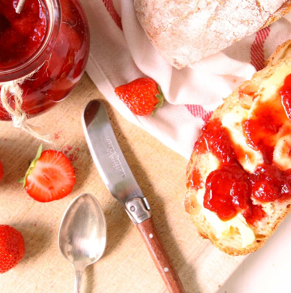 Confiture de fraises aux graines de fenouil.