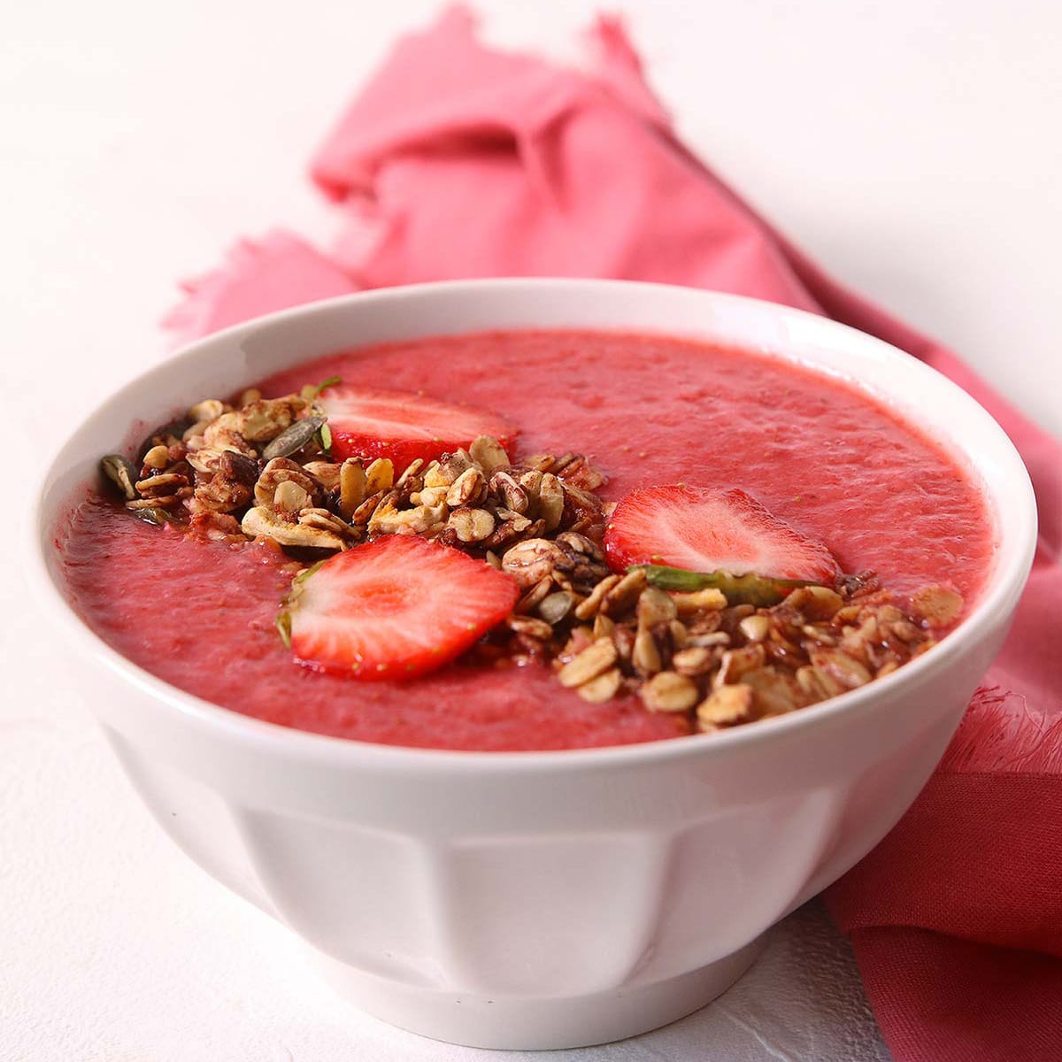 Smoothie bowl fraises banane et granola