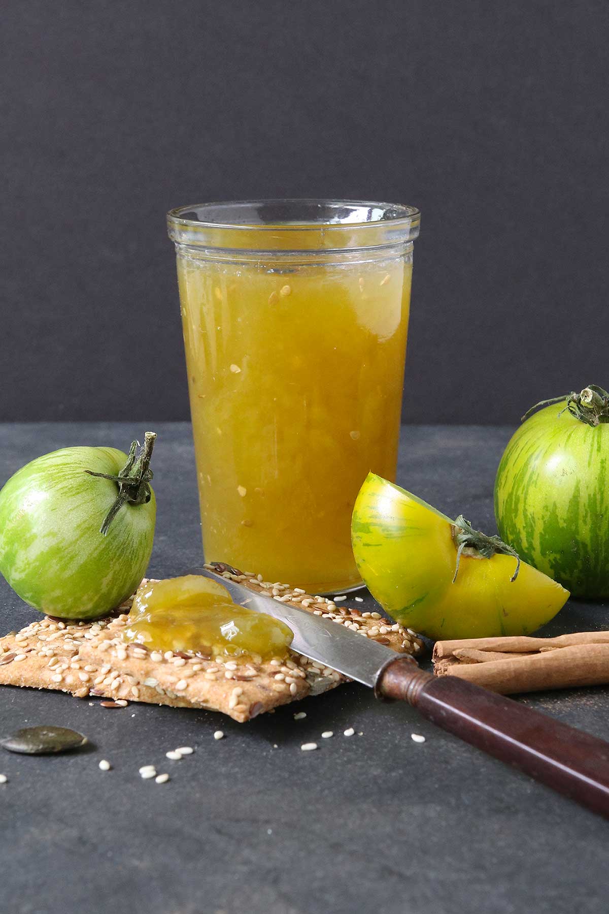 Une recette de confiture de tomates vertes à la cannelle