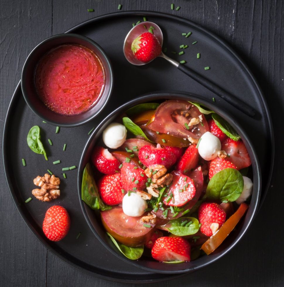 Salade de tomates, fraises, épinards et mozzarella