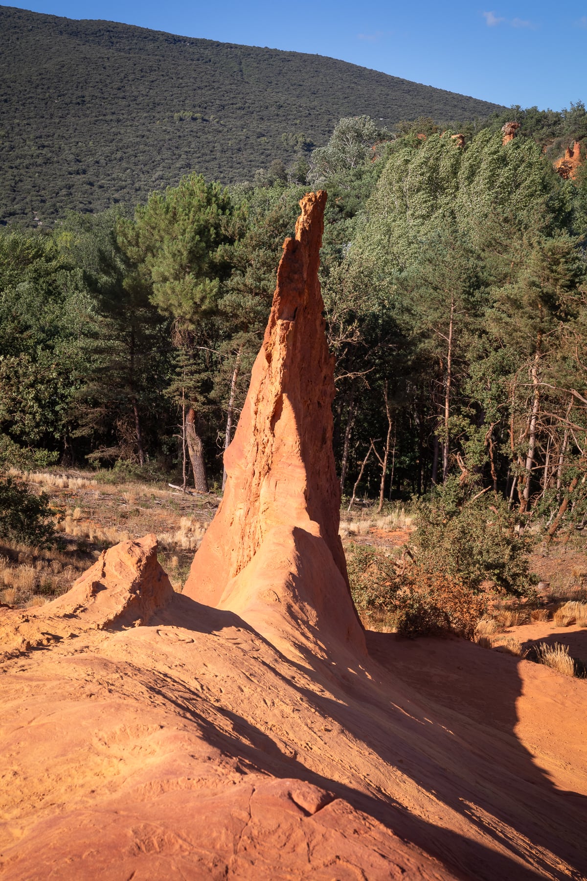 Une cheminée des fées dans le Colorado provençal à Rustrel - Provence - France