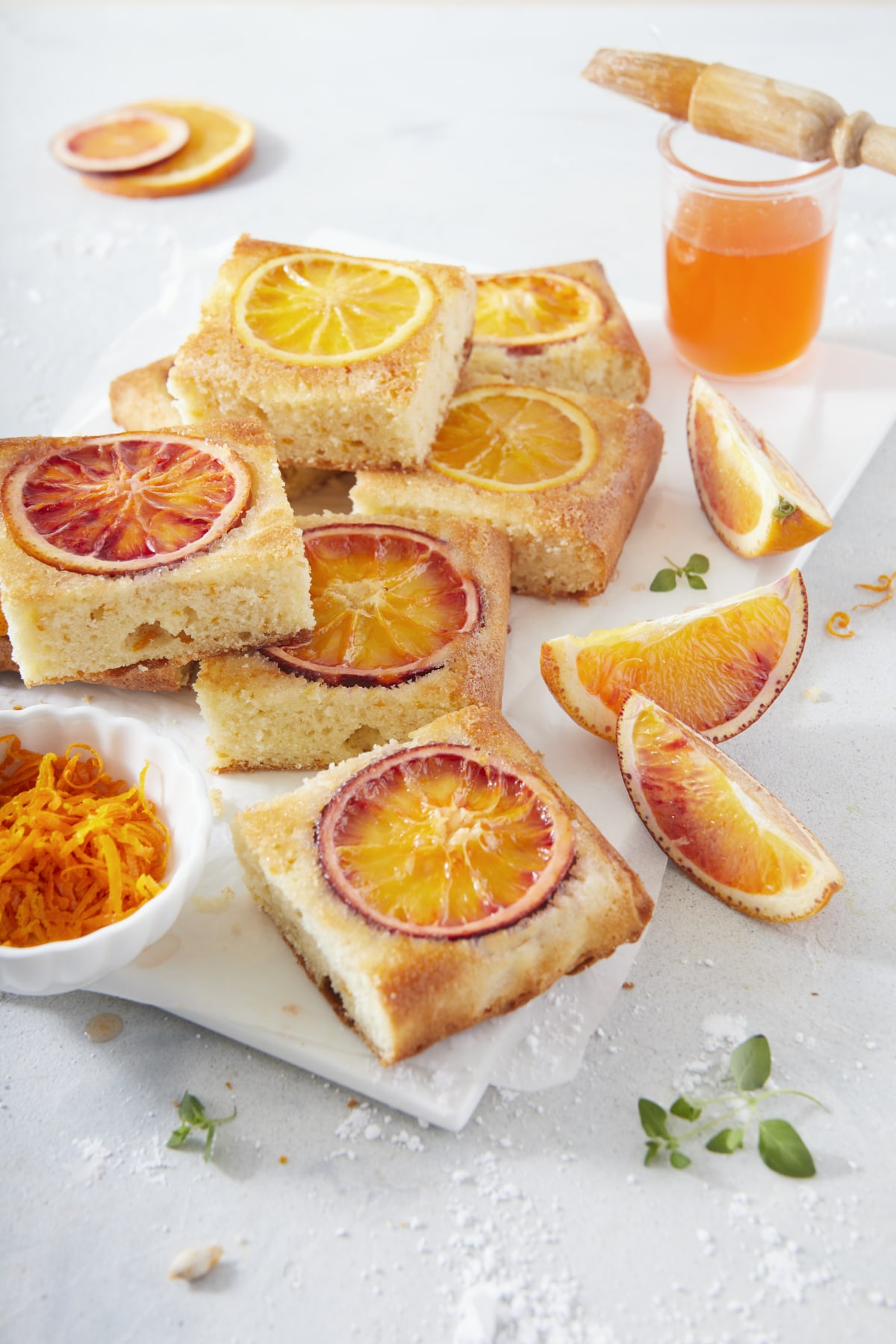 Gâteau renversé aux oranges sanguines, coupé en portions individuelles