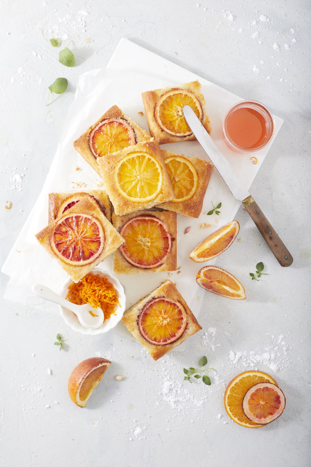 Gâteau renversé aux oranges sanguines, coupé en portions individuelles