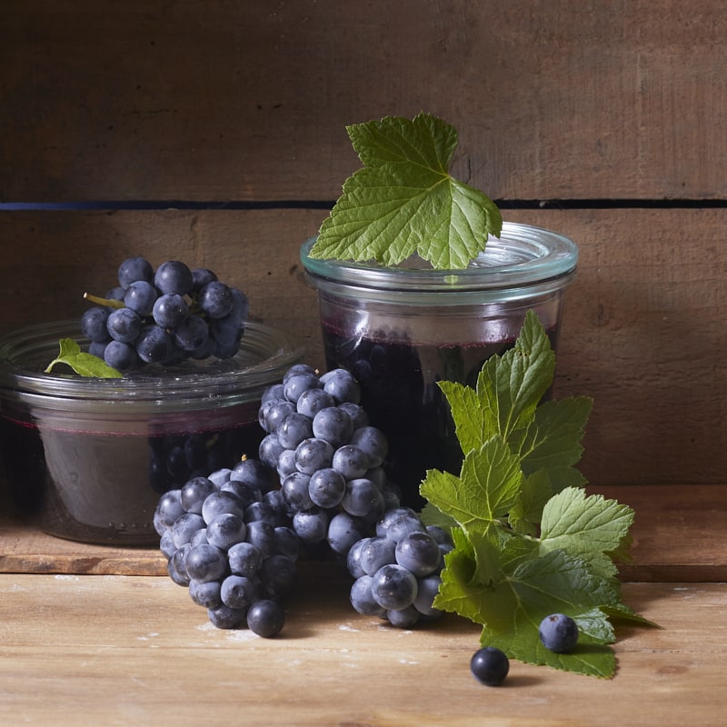Gelée de raisin noir à la crème de cassis et au romarin maison