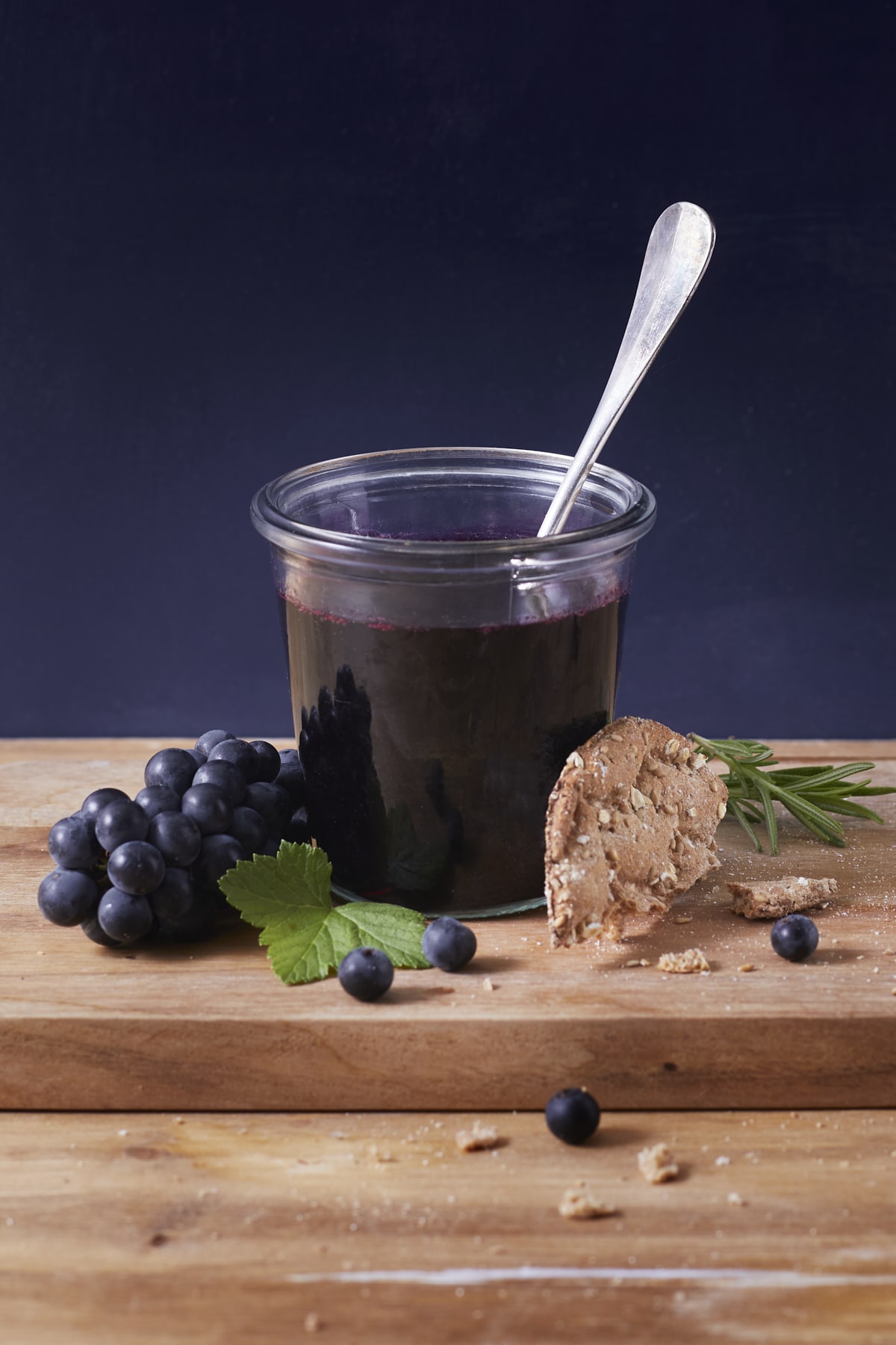 Gelée de raisin noir maison parfumée au cassis et au romarin