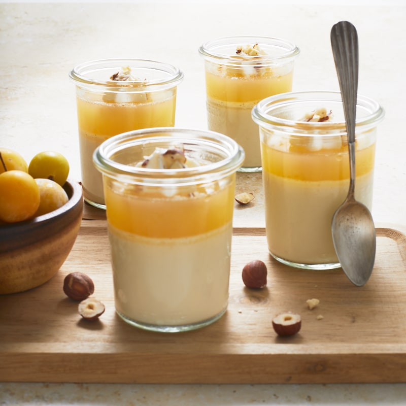 Verrines de panna cotta noisette à la gelée de mirabelles