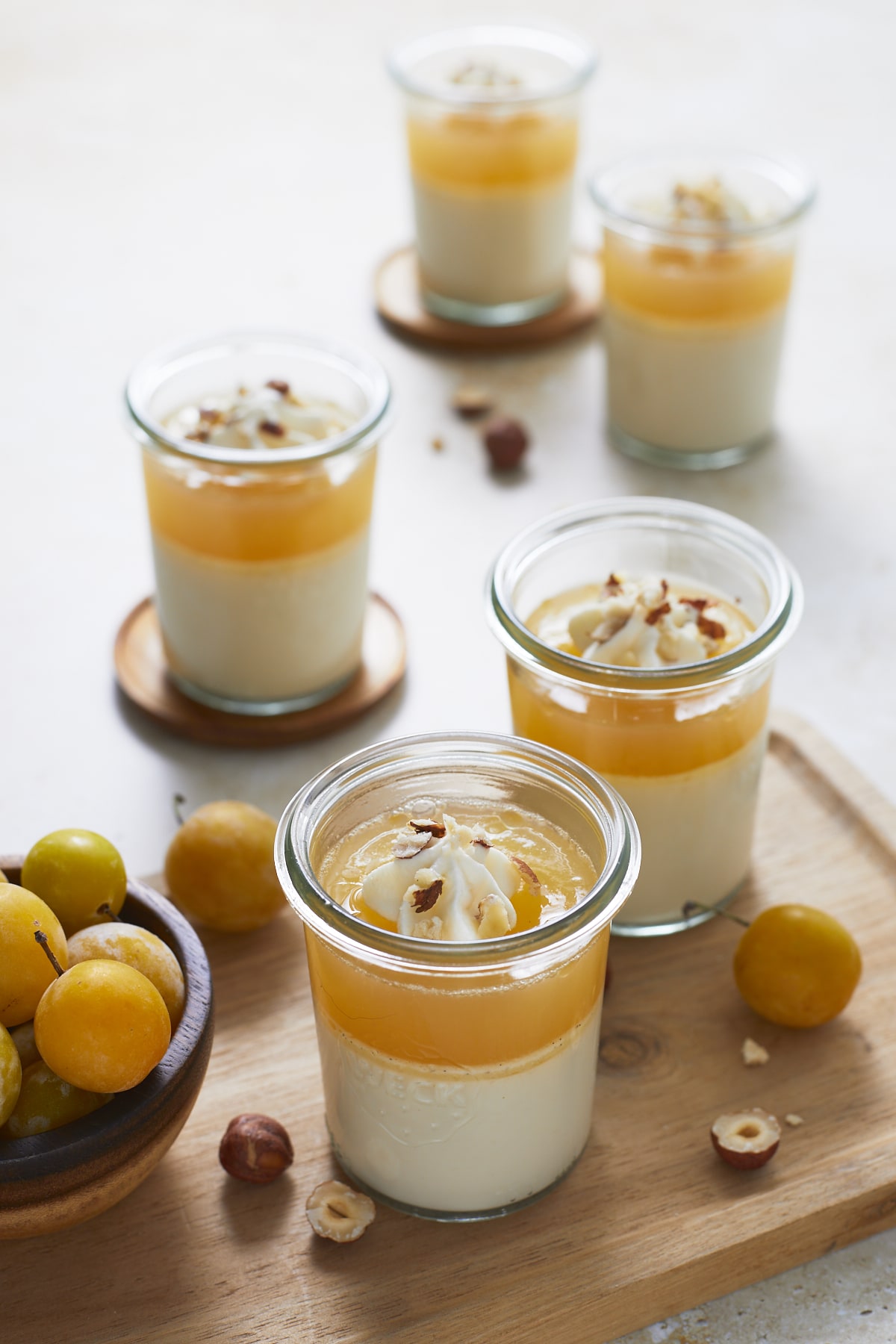 Dessert de panna cotta noisette et gelée de mirabelles maison