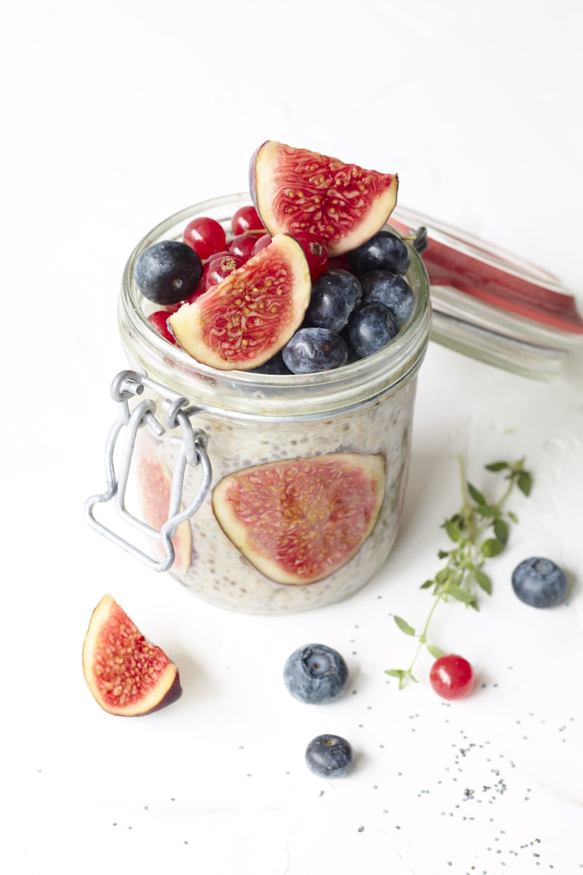 Porridge aux figues fraîches, myrtilles et groseilles