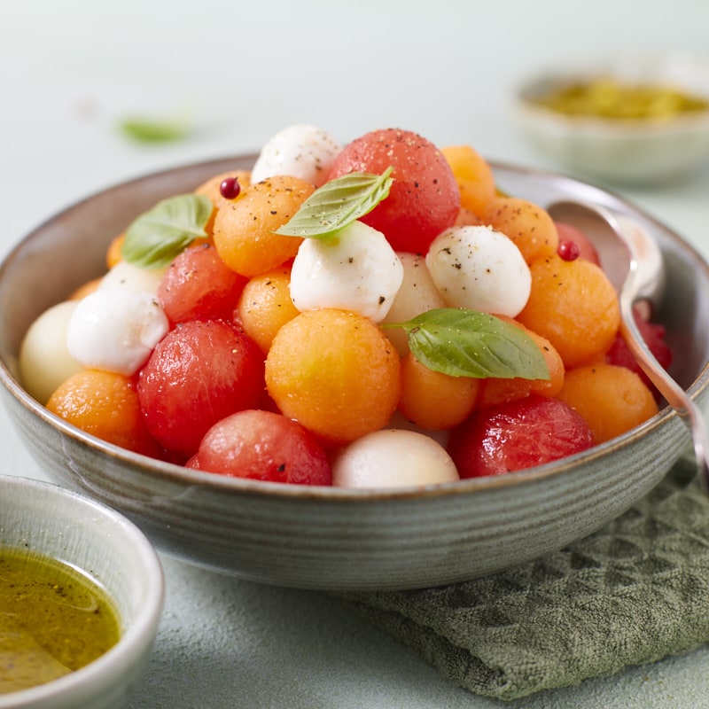 Salade de melon mozzarella, pastèque et basilic