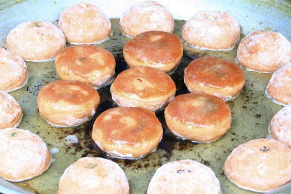 Petits pains en train de cuire