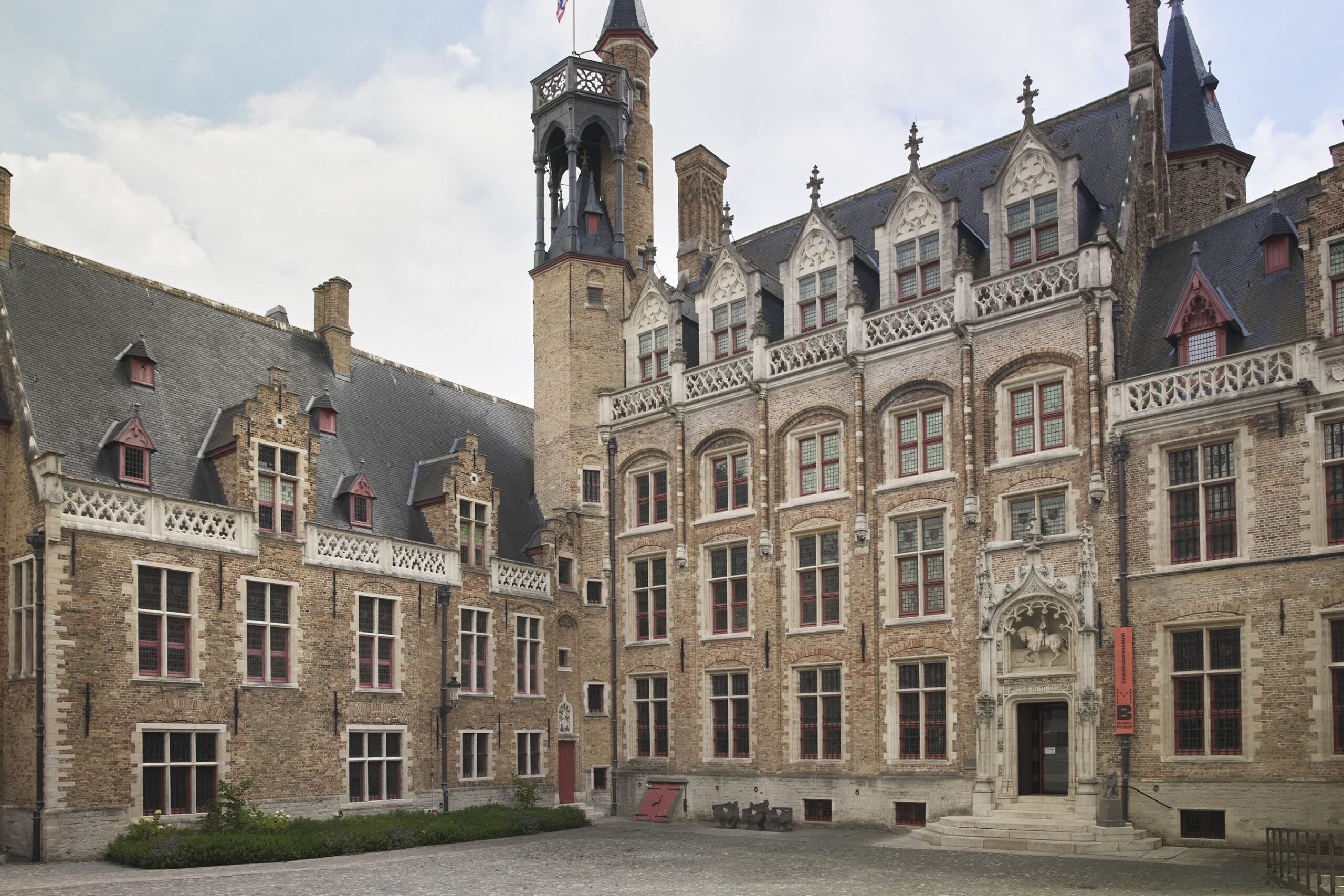 Cour intérieure gothique du palais Gruuthuse à Bruges