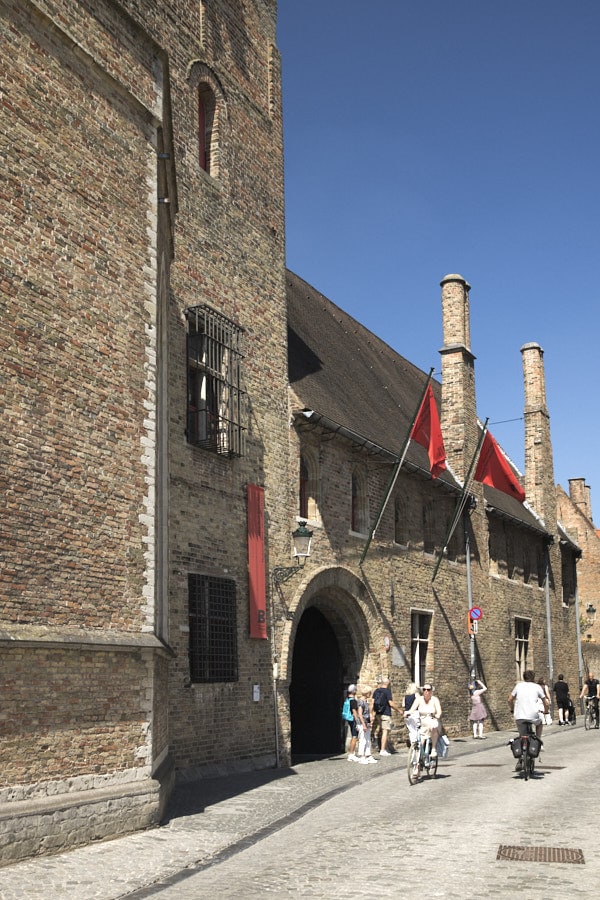 Ancien hôpital Saint-Jean de Bruges, côté rue