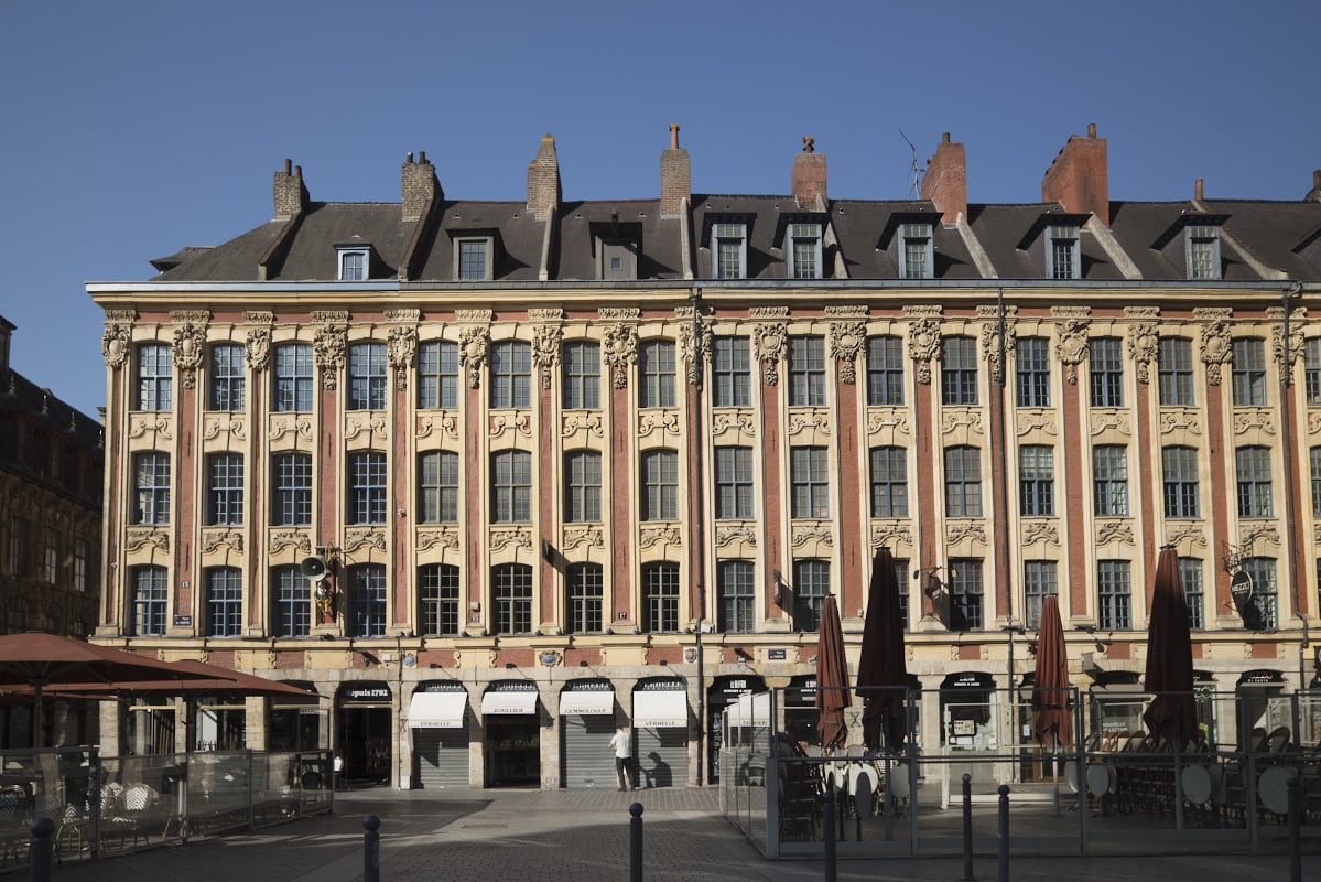 Lille, vue générale sur un bâtiment à l'architecture flamande.