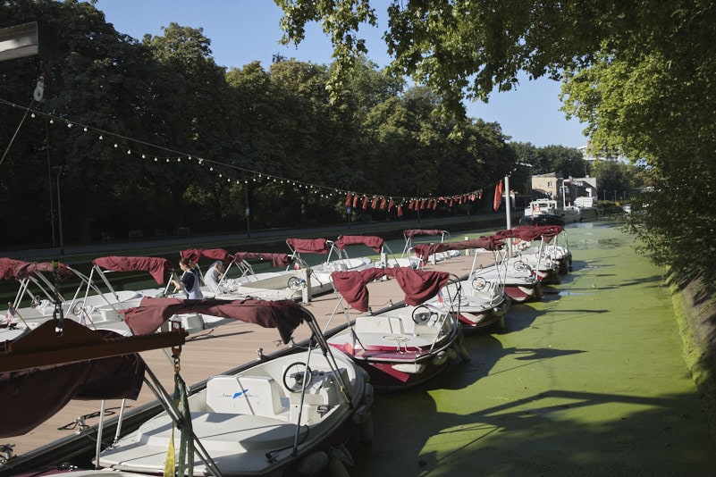 Bateaux à louer le long du jardin Vauban
