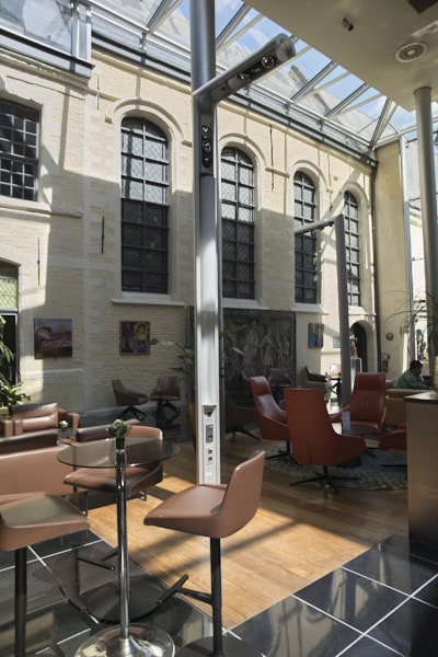 Intérieur de l'Hospice gantois transformé en hôtel et restaurant