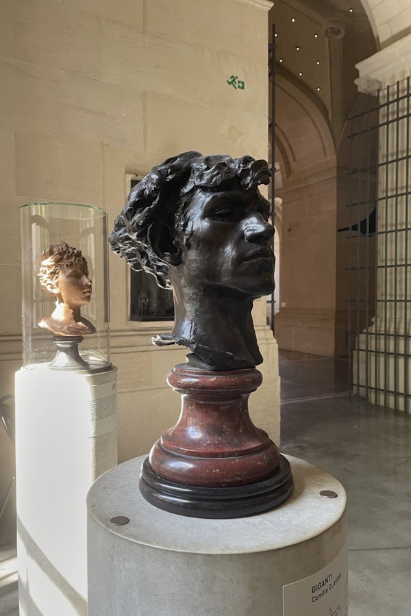Une statue