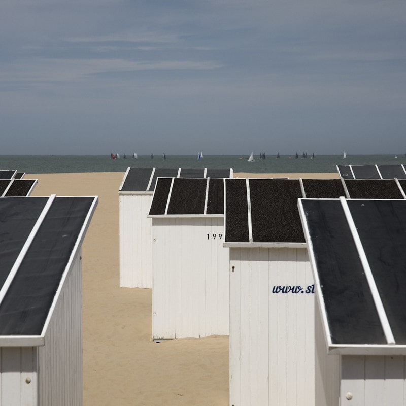 Cabines de plage face à la mer du Nord à Ostende