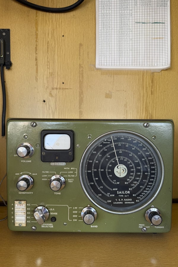 Ancien équipement radio à bord de l’Amandine à Ostende