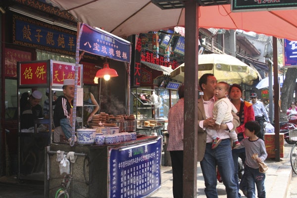 Un échoppe alimentaire dans la rue